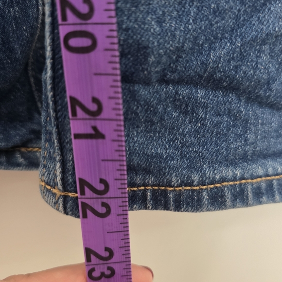 Distressed Women’s Jeans - Picture 7 of 8